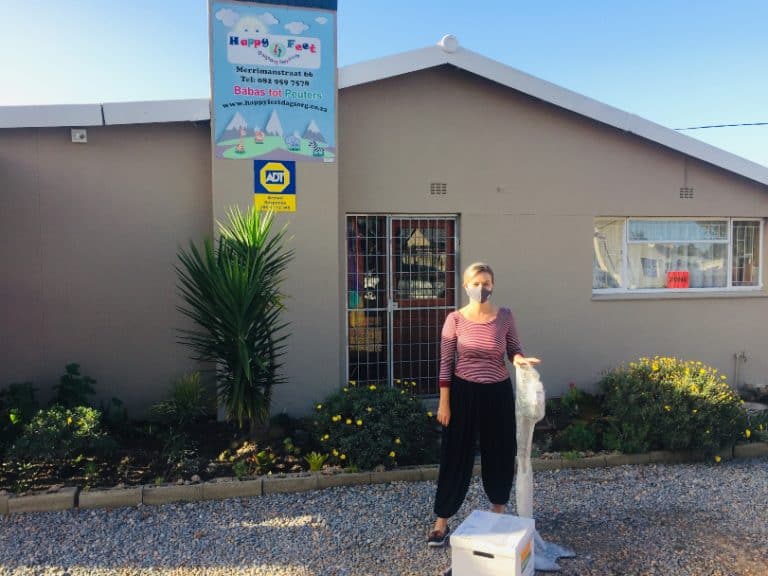 #AfriForumStaanSaam vir Skole: George-tak skenk hulppakkette aan kleuterskole