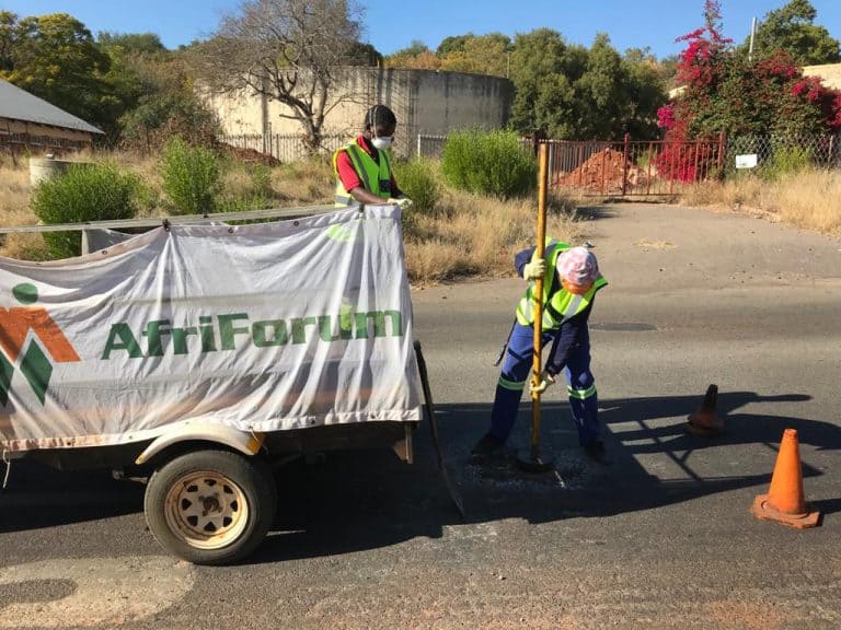 AfriForum se Rustenburg-tak hervat skoonmaakprojek; herstel slaggate
