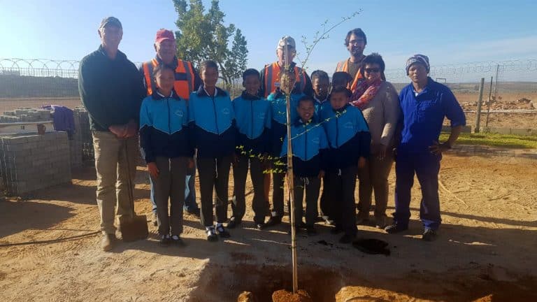 AfriForum skop boomplantmaand vir die Wes-Kaap in die Matzikama-streek af