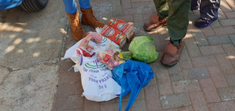 AfriForum se Welkom-tak skenk voedselpakke aan gesinne in nood