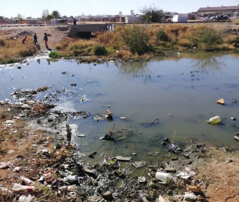 AfriForum plaas druk op Dawid Kruiper Plaaslike Munisipaliteit oor rioolprobleem in Upington