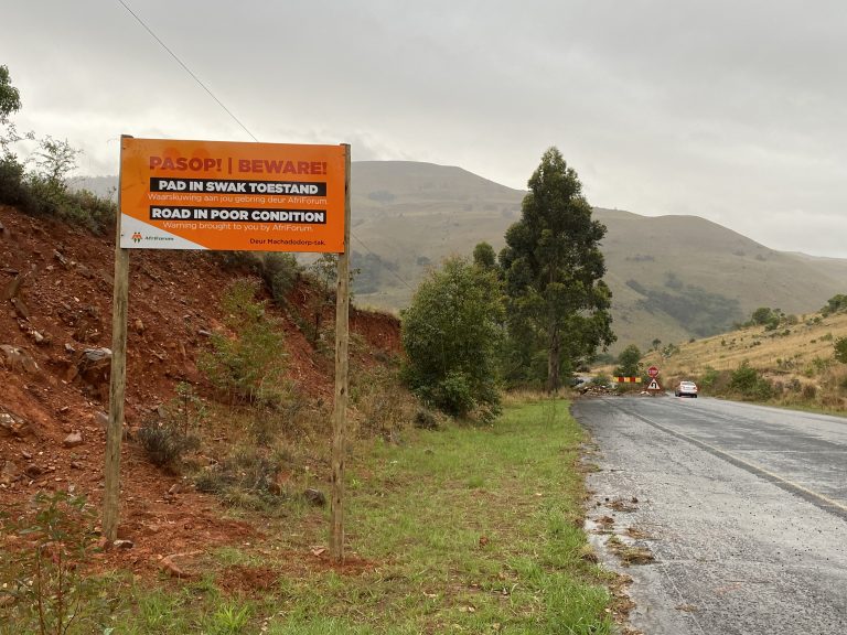 Machadodorp branch erects warning signs along the R541 route