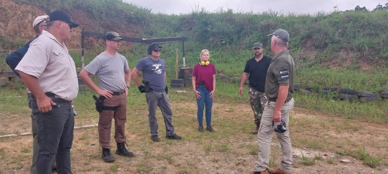 Laer Suidkus-gemeenskap ontvang noodsaaklike opleiding in vuurwapenhantering