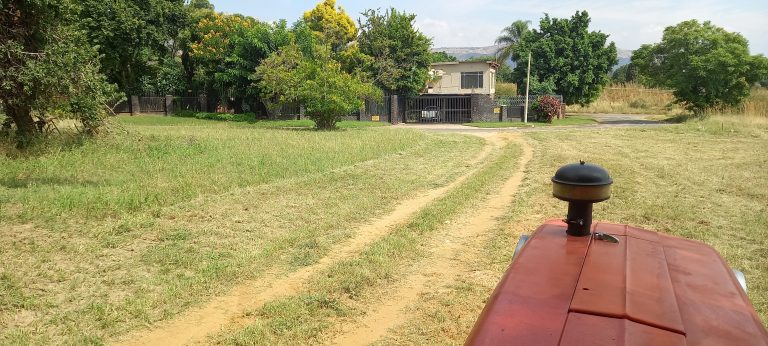 Rustenburg-parkprojek: AfriForum-vrywilligers laat géén gras onder hulle voete groei nie