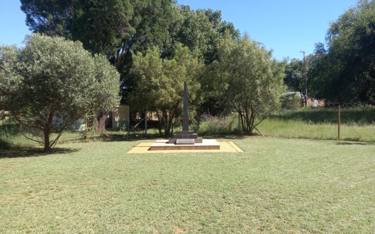 Anglo-Boereoorlog-monument op Zeerust weer opgeknap