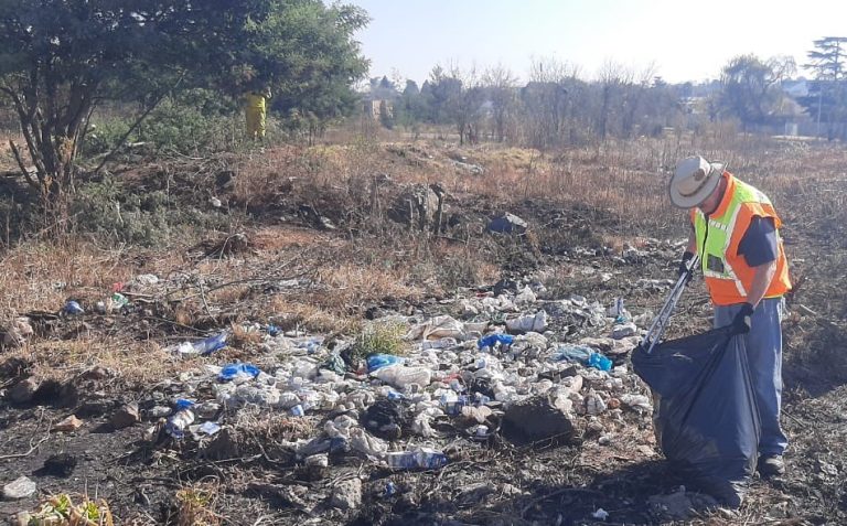 East Rand branches clean veld in Germiston to prevent land grabs