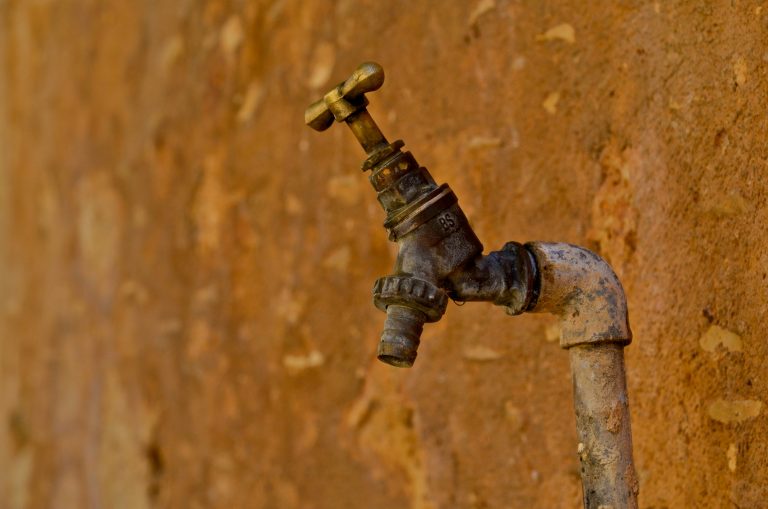 Sowat 600 inwoners onderteken petisie oor watertekort in Heilbron – eis dringende optrede van VS-premier