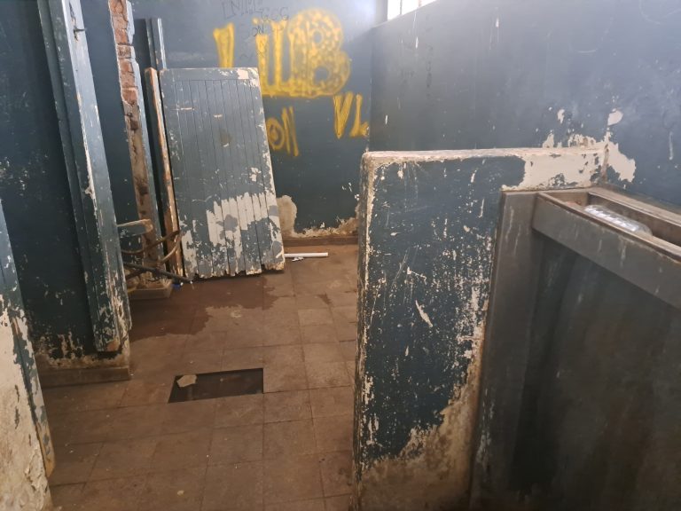 AfriForum-tak sal nou self openbare toilette in Upington opknap